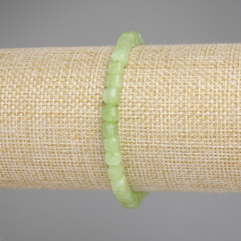 Chrysolite Olivine Faceted Cube Bracelet, diameter 5x5mm+-, length 18cm +- stretch