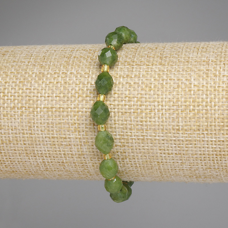 Jadeite Faceted Grain Bracelet, diameter 8x7mm+- 3mm+- seed beads, length 18cm +- stretch