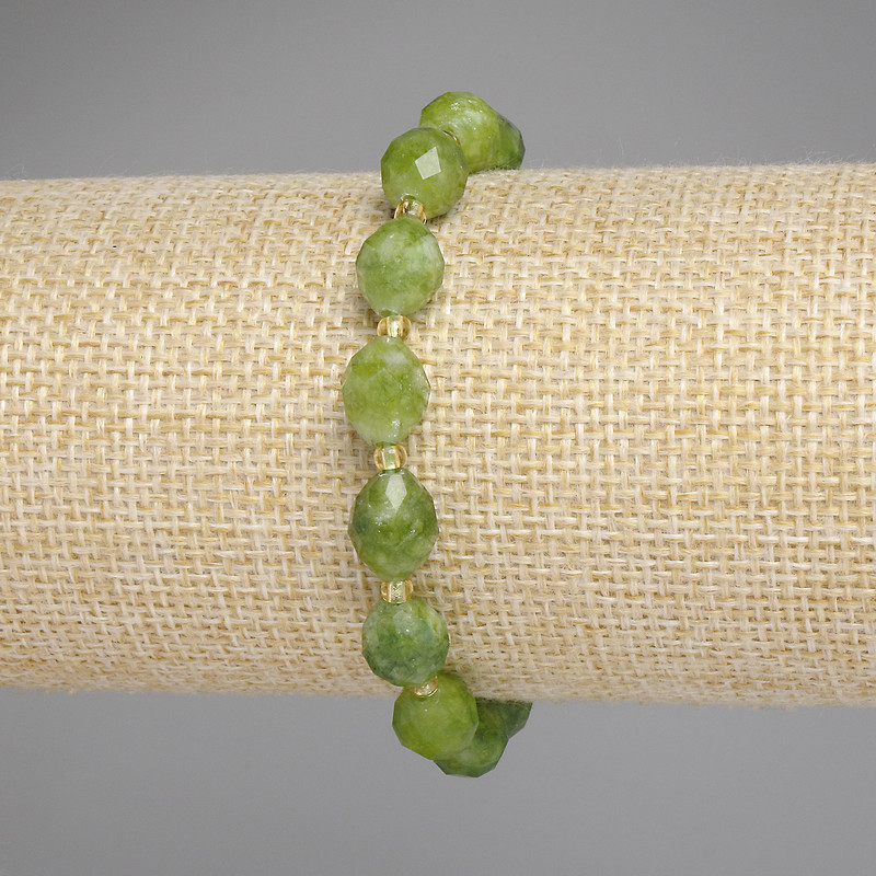 Jadeite Faceted Grain Bracelet, diameter 10x8mm+/-, seed beads 3mm+/-, length 18cm +/- stretch
