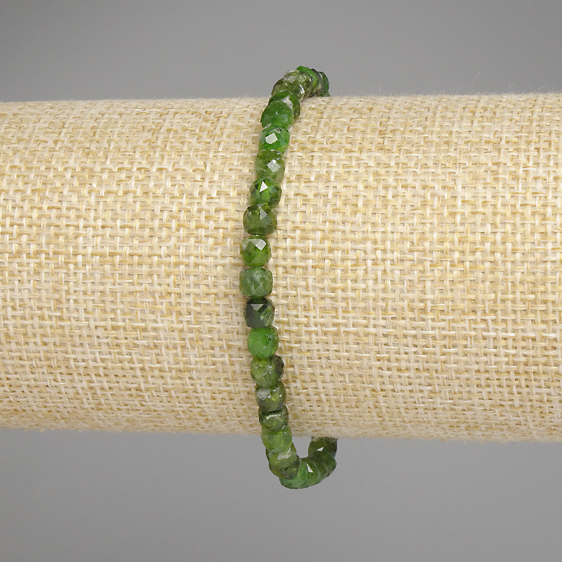 Diopside Faceted Cube Bracelet, diameter 4.5x4.5mm+/-, length 18cm +/- stretch