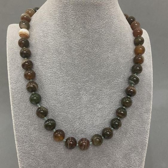 Agate Necklace, smooth round beads 10mm+/-, length 45cm+/- with clasp