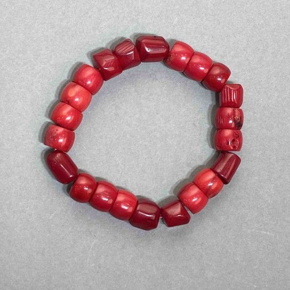 Coral Chip Bracelet, 8-12x11mm+/-, length 18mm+/- stretch