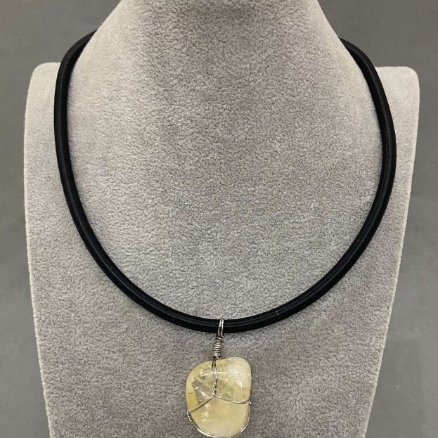 Pendant Citrine Wire-Wrapped 20x30(+/-)mm on Rubber Cord Wrap, Diameter 5mm+/-, Length 45cm+5cm Chain