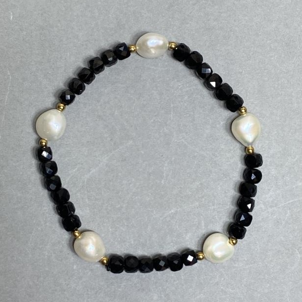 Tourmaline Faceted Cube Bracelet, Diameter 4mm+- River Pearls 8-8.5x8mm+-, Length 18cm+- Stretch