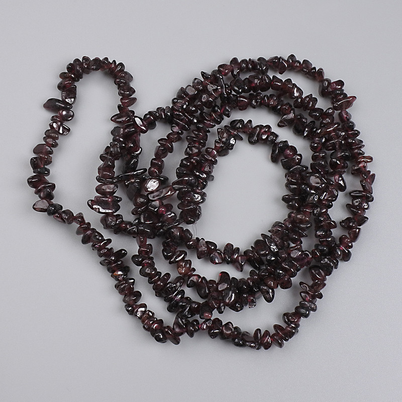 Garnet Chip Beads, diameter 4-6x2-3mm+-, length 78cm+- on nylon thread