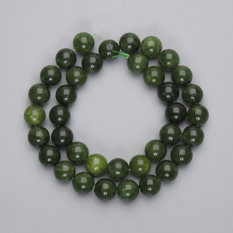 Jadeite Beads Smooth Round, diameter 10mm+/- on a thread, length 37cm+