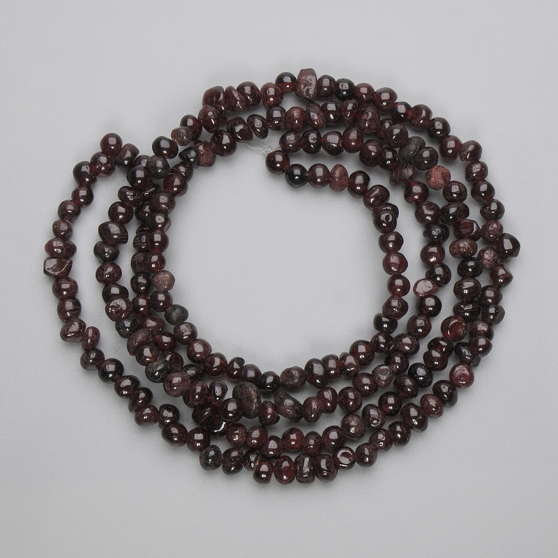 Garnet Beads, tumbled, diameter 5.5-6.5x4-5mm+/- on fishing line, length 80cm+