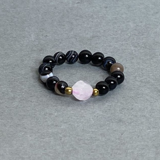 Agate Ring, faceted round bead diameter 4mm+/-, Rose Quartz polyhedron 6x5mm+/-, stretch