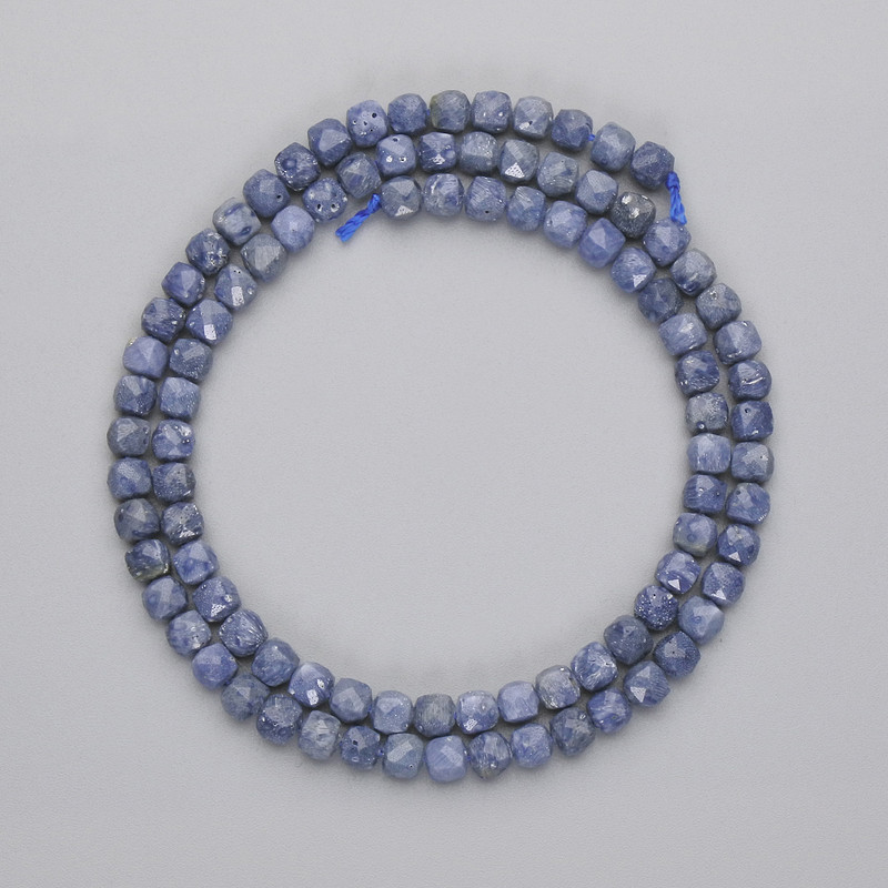 Beads Sponge Coral faceted cube, diameter 4x4mm+-, length 39cm+- on fishing line