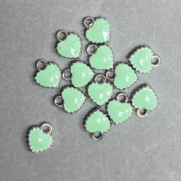 Pendant Heart with salad green enamel Silver-tone metal, diameter 7x8mm± pack of 13