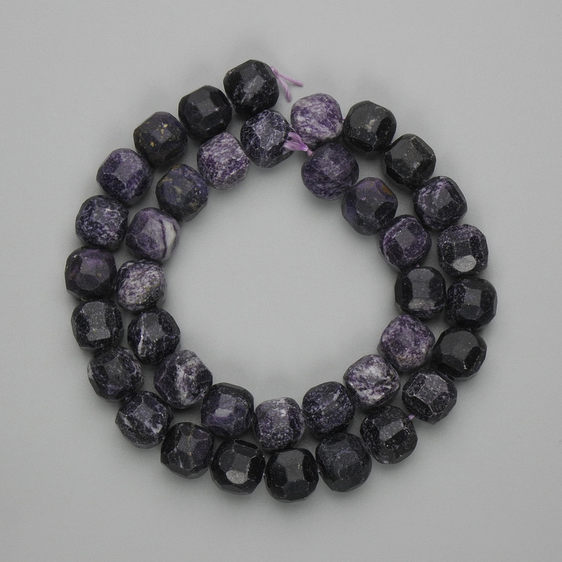 Sugilite Beads faceted cube 10x10mm±, length 38cm± on thread