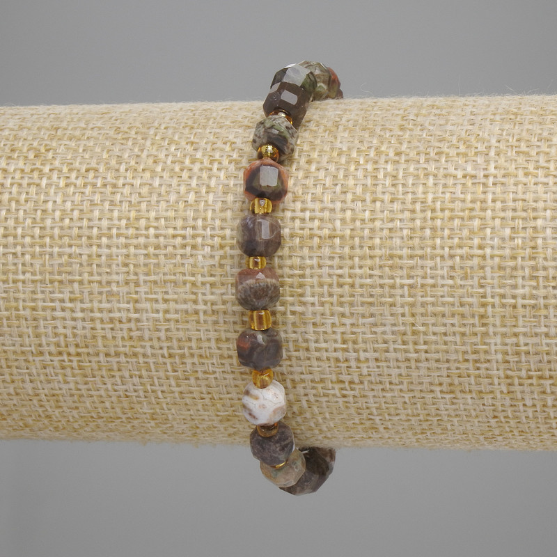 Bracelet featuring landscape Jasper, faceted cube 6×6mm ±, seed beads 3mm ±, length 18cm ±, stretch