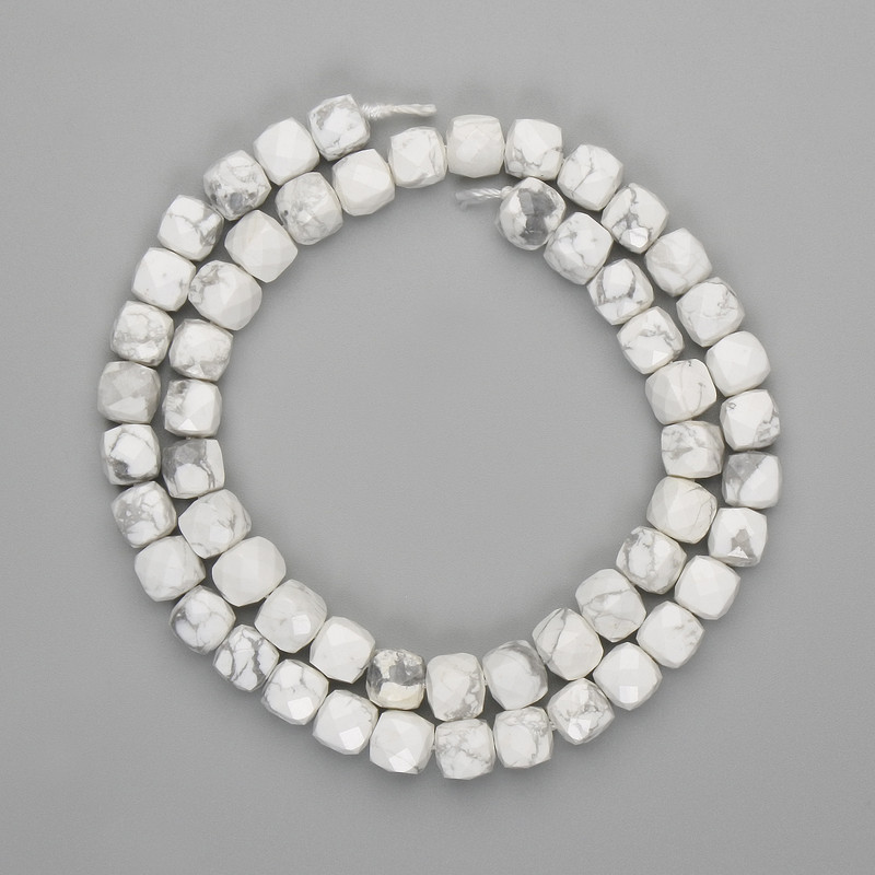 Kaholung Faceted Cube Beads 7x7mm+, length 39cm+ on thread