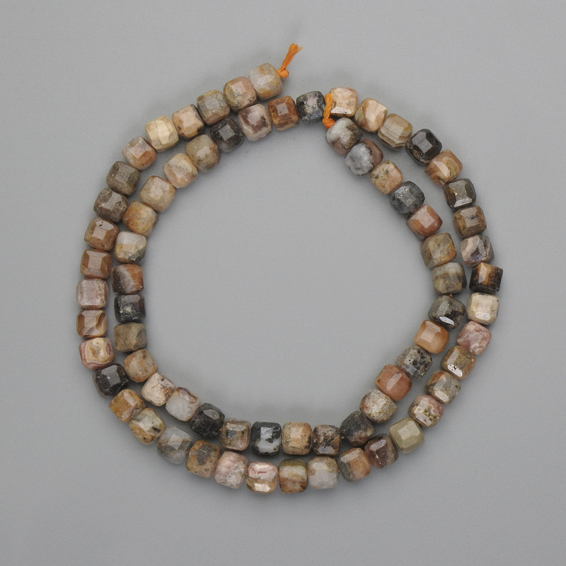 Rhodonite Beads Faceted Cube 5x5mm±, Length 39cm± on Thread