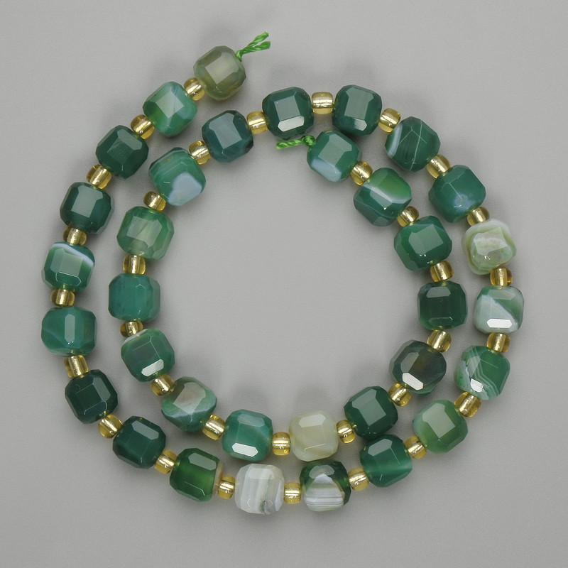 Agate Beads Faceted Cubes 8x8mm on Thread with 3mm Seed Beads, 37cm Length