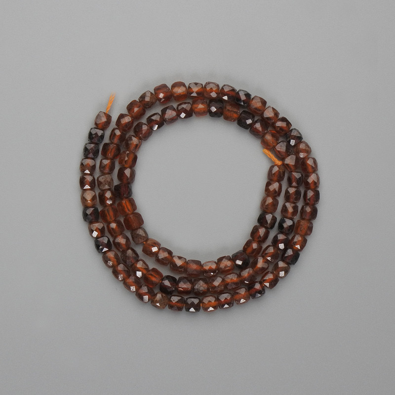 Gossonite faceted cube-shaped beads 4x4mm, 39cm on thread