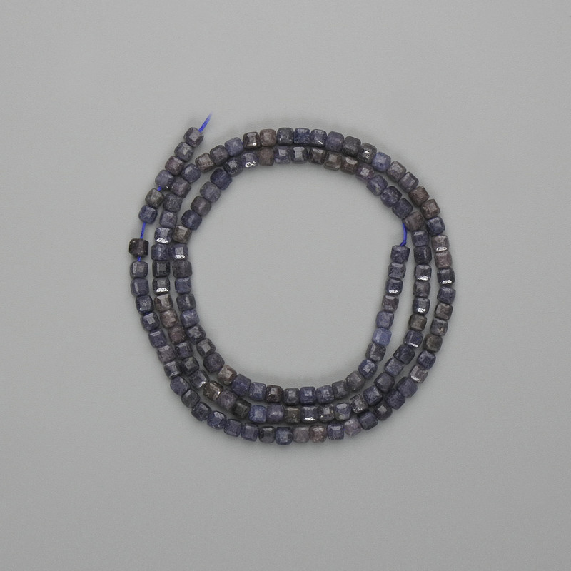Sapphire Beads Grenulated Cube 3×3mm ±, Thread Length 39cm ±