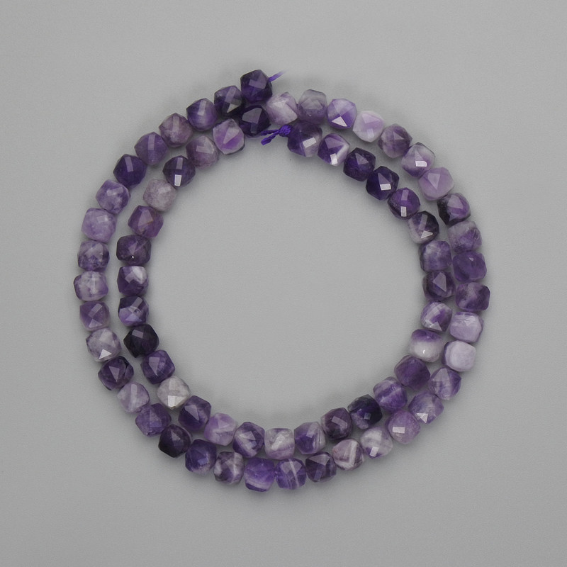 Amethyst Beads faceted cube 5×5mm ±, length 37cm ± on thread