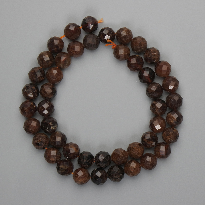 Gossonite Beads faceted ball 8.5mm ± on thread, length 39cm ±