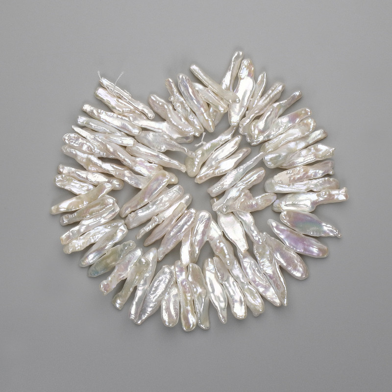 Baroque pearls with a petrol shade on a thread, diameter 31–33×4.5–7 mm, length ~37 cm