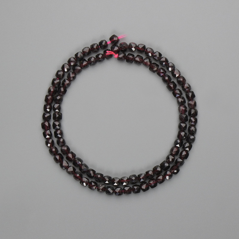 Garnet Beads faceted cube 4x4mm+-, length 39cm+