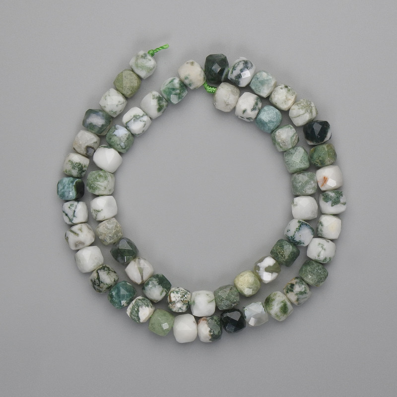 Mohoovy agat faceted cube beads 7×7mm,+- length 39cm+-