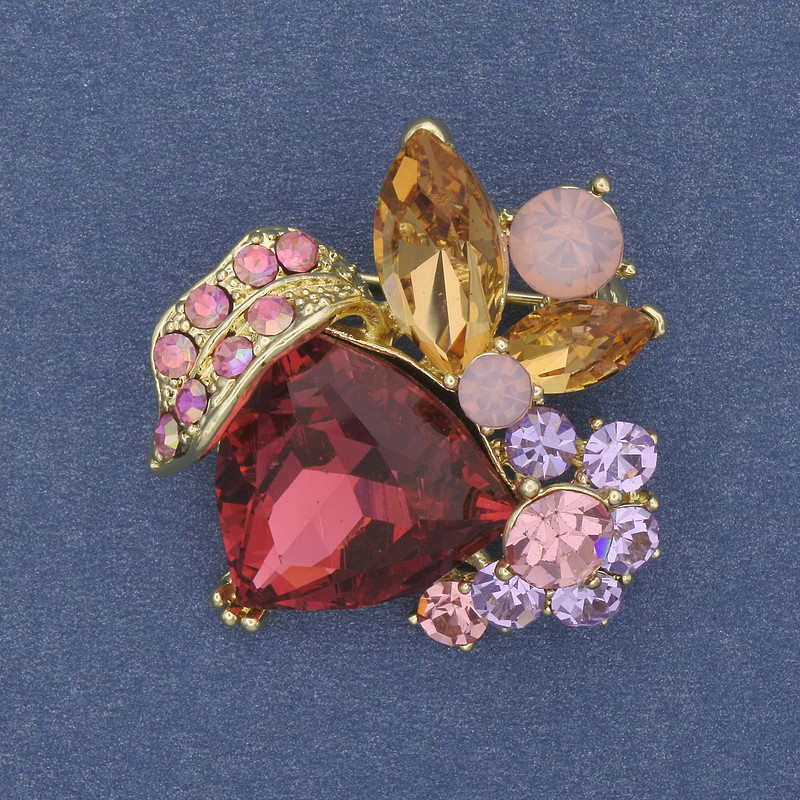 Brooch Accent crystals and rhinestones in golden metal 30×34mm+