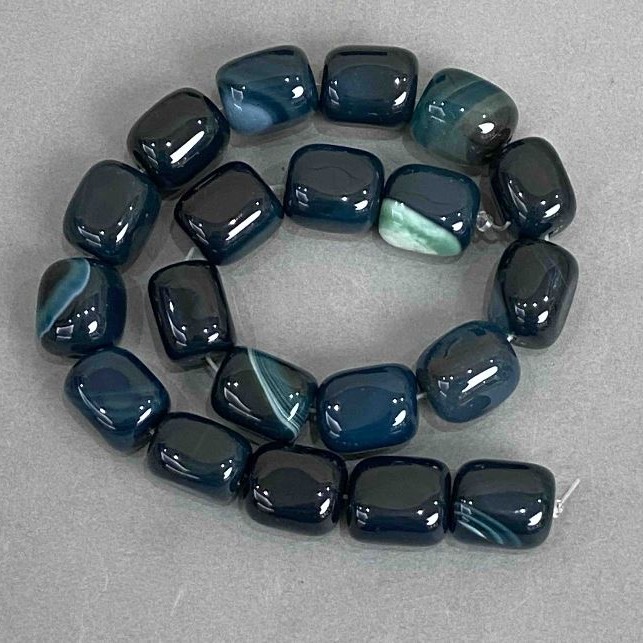Agate Beads Brick-shaped 19-20×15-16mm +-, length 38cm+- on monofilament