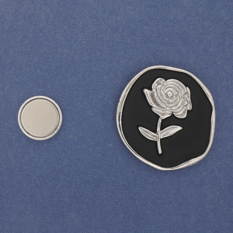 Magnetic Brooch Rose on Black Enamel Silver Tone Metal 38×41mm+