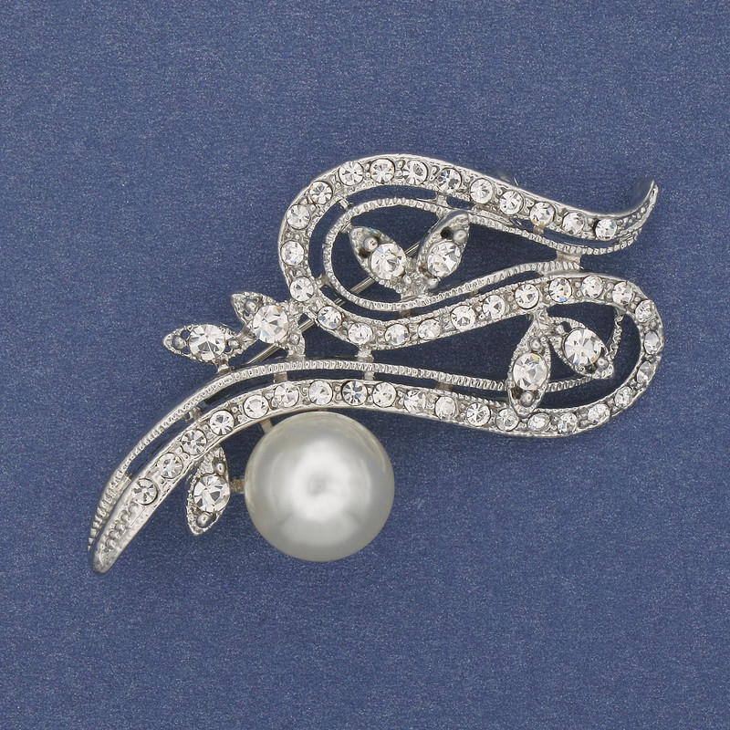 Brooch White Pearl and Clear Rhinestones Silver-tone Metal 53x30mm+