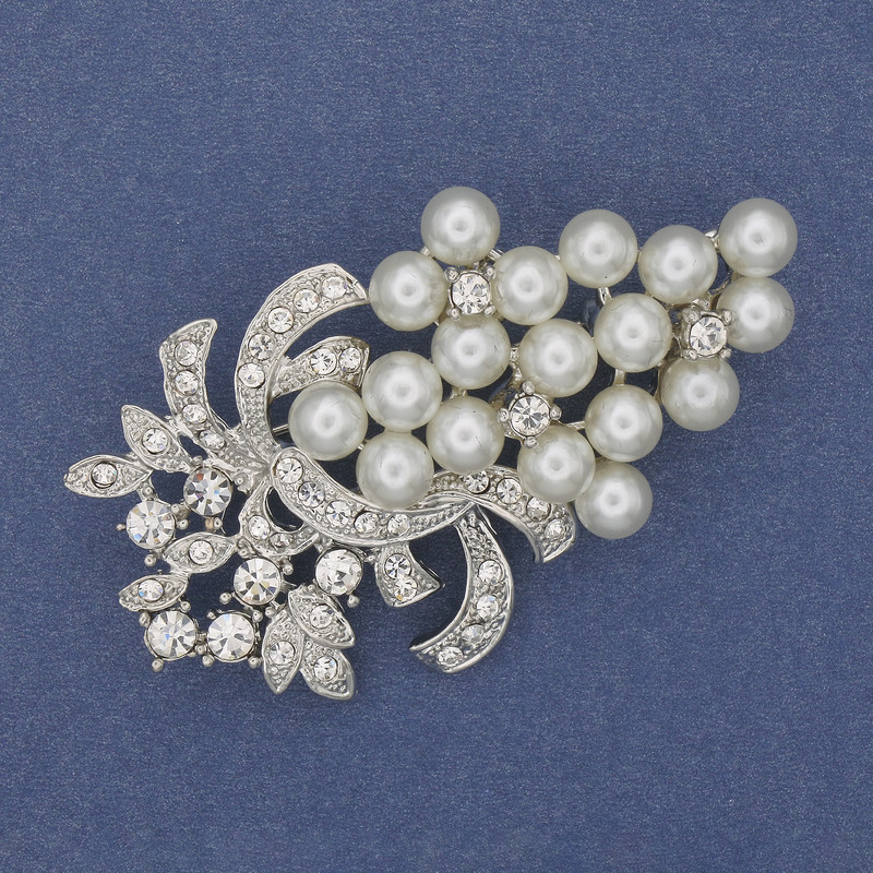 Brooch Cluster of Grains with White Pearls and Crystals in Silver Metal 58x34mm+