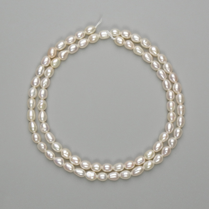 Natural freshwater pearl beads 5–5.5 mm, 39 cm length on a thread