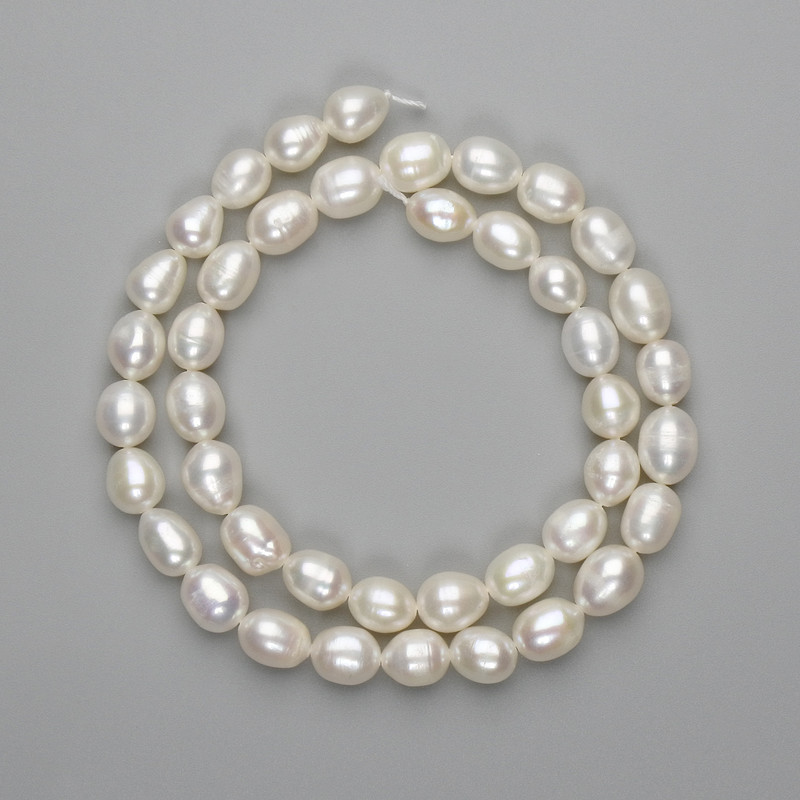 Freshwater pearl beads, natural, 9–10×7–7.5 mm, on a thread, 36 cm approx