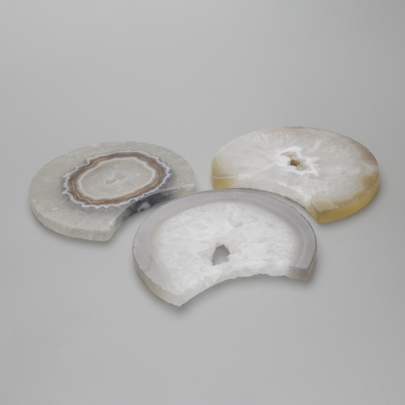 Souvenir plate natural Agate stone slice, diameter 75-90mm± assorted sizes weight from 80 g. price per 100 g