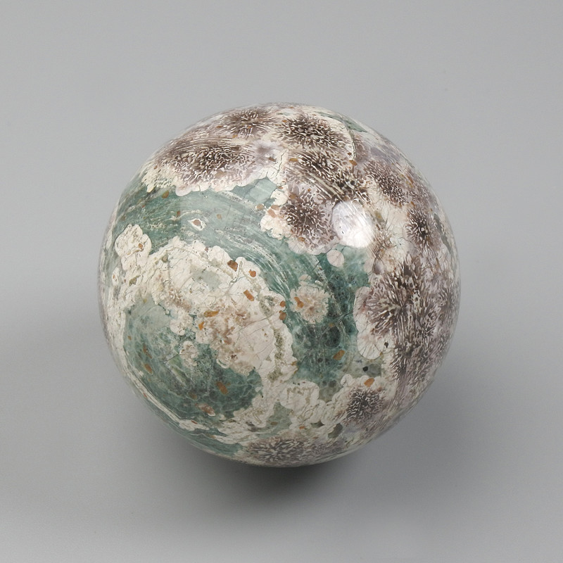 Souvenir sphere of agate flowered natural stone, diameter 43-60mm±, weight from 100 g. (price per 100 g)