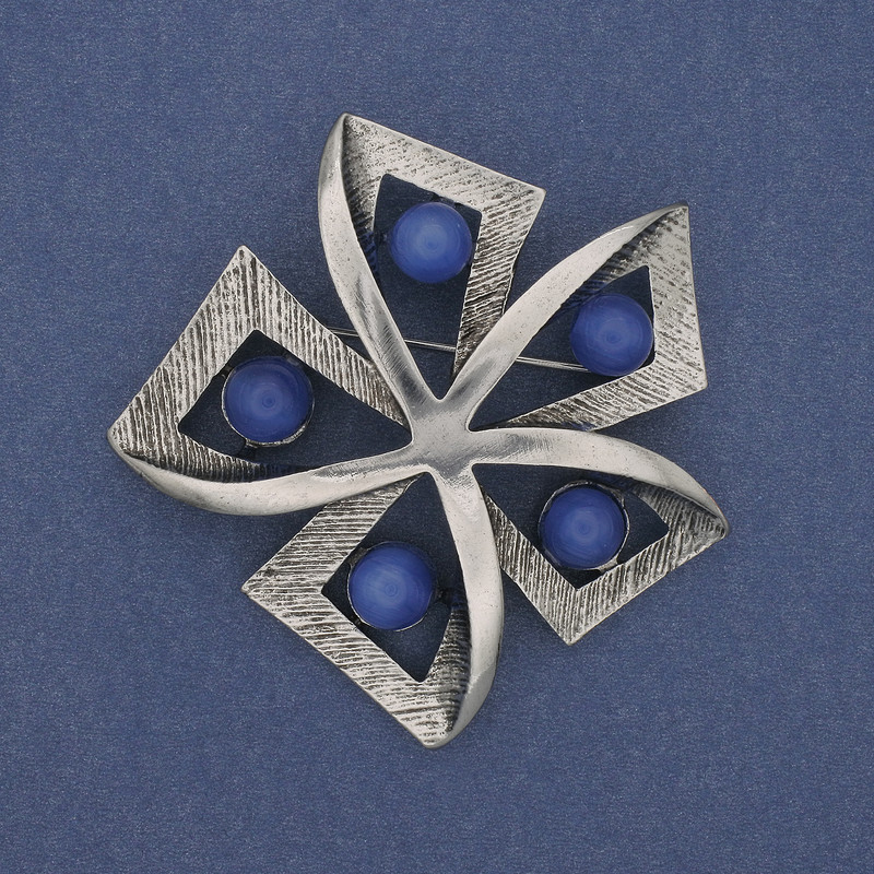 Brooch Accent with Blue Cat's Eye in Silver Metal 60mm+