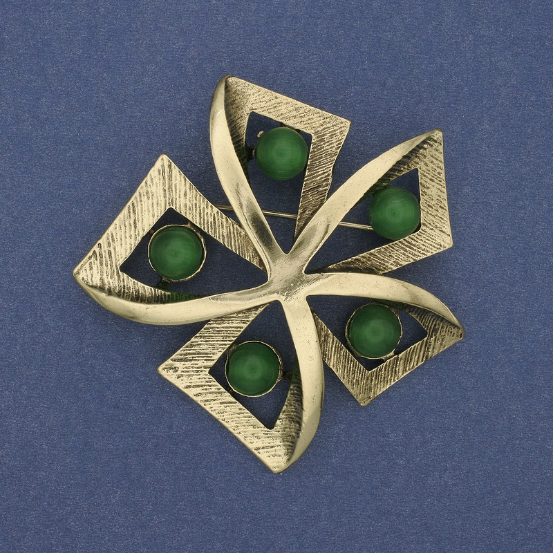 Pendant/Brooch Accent with Green Cat's Eye in Gold-Tone Metal 60mm+