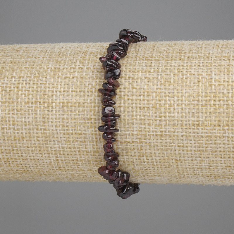 Garnet Chip Bracelet, 3–7 mm, 5×1.5–3 mm ±, length 18 cm ±, stretch