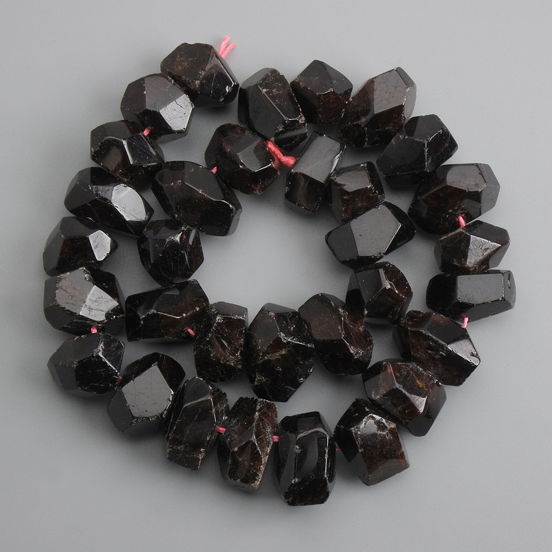 Garnet beads faceted, diameter 15-21×9-14 mm, length 39 cm ± with natural imperfections