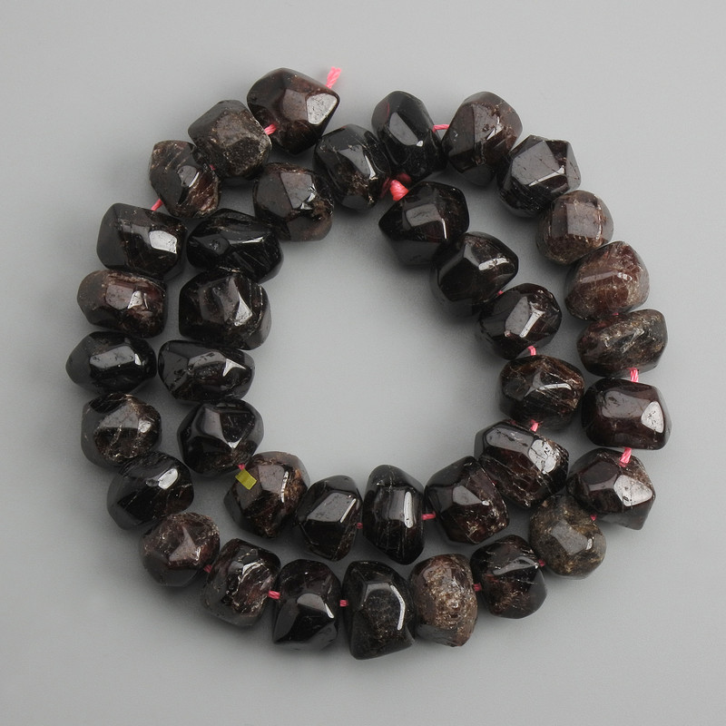 Garnet Beads, multifaceted, diameter 14-15 mm, 5×9-11mm+-, thread length 39cm +- with natural imperfections