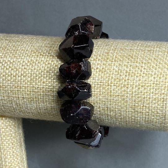 Bracelet Garnet Multifaceted, diameter 15-21×9-14mm +-, length 18cm +-, stretch base (with natural imperfections)