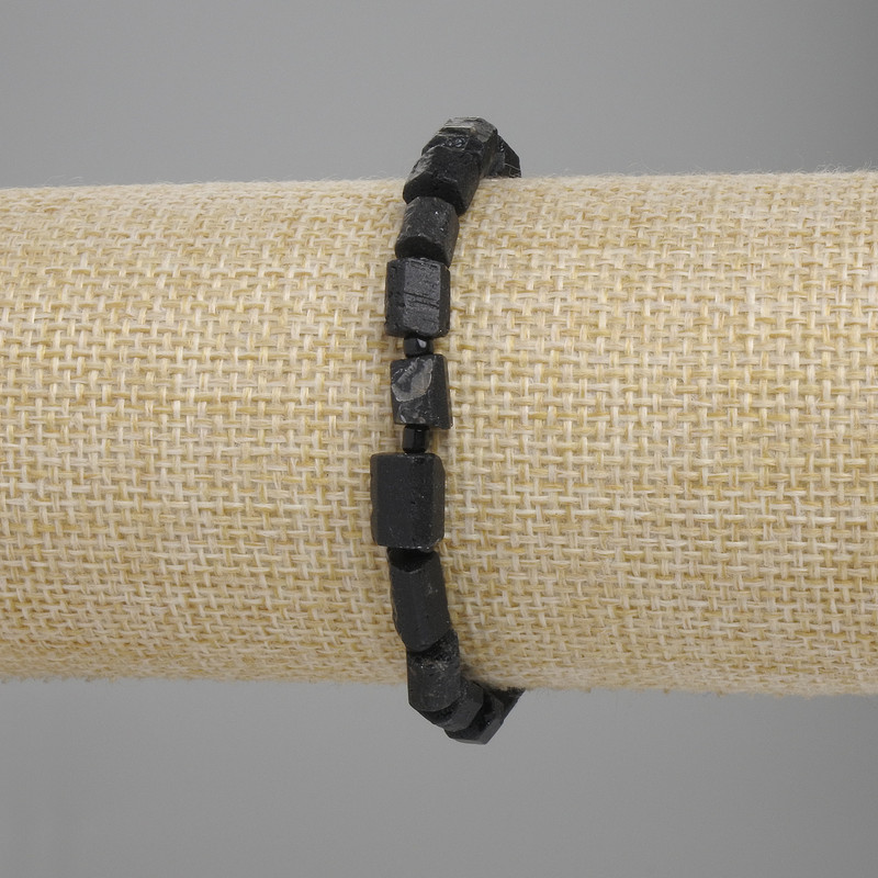 Tourmaline Pearl Bracelet? Wait - no. Sorry. Provide translated.