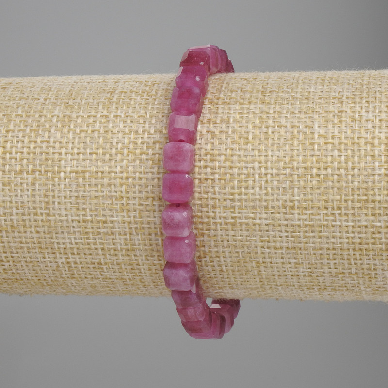 Bracelet Turquoise? Wait: Actually Turmalin is tourmaline. Translate: Bracelet Tourmaline faceted cube, diameter 6x6mm, length 18cm, stretchy