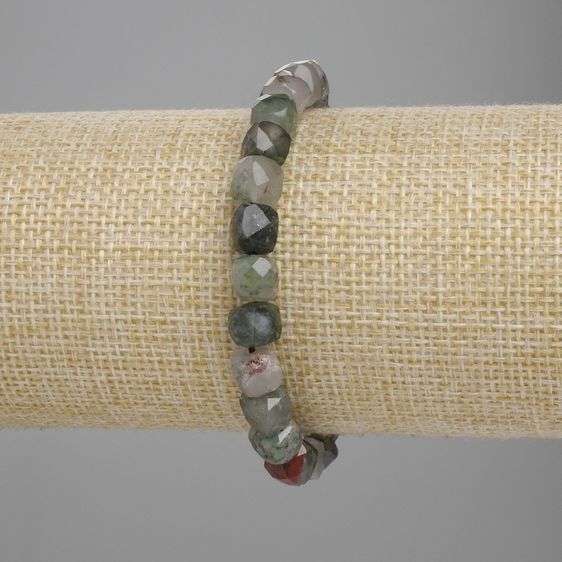 Bracelet of red jasper faceted cube 7x7mm+-, length 18cm+- stretch