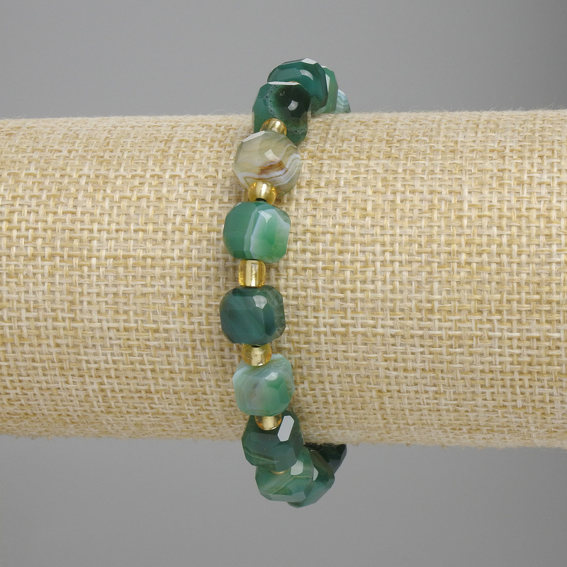 Agate Faceted Cube Beaded Bracelet, 8x8mm cubes +/-, 3mm beads +/-, 18cm +/- stretch