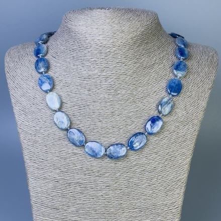 Necklace with Kianite Oval 16×12mm ±, length 50cm ± with clasp