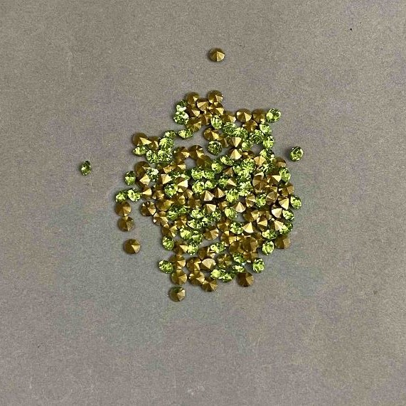Green rhinestones beads, 2.5 mm (±) diameter, pack / 4 g (±)