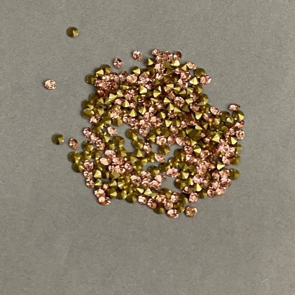 Rhinestones beads pink color, diameter 2.5(±)mm pack /4(±)g