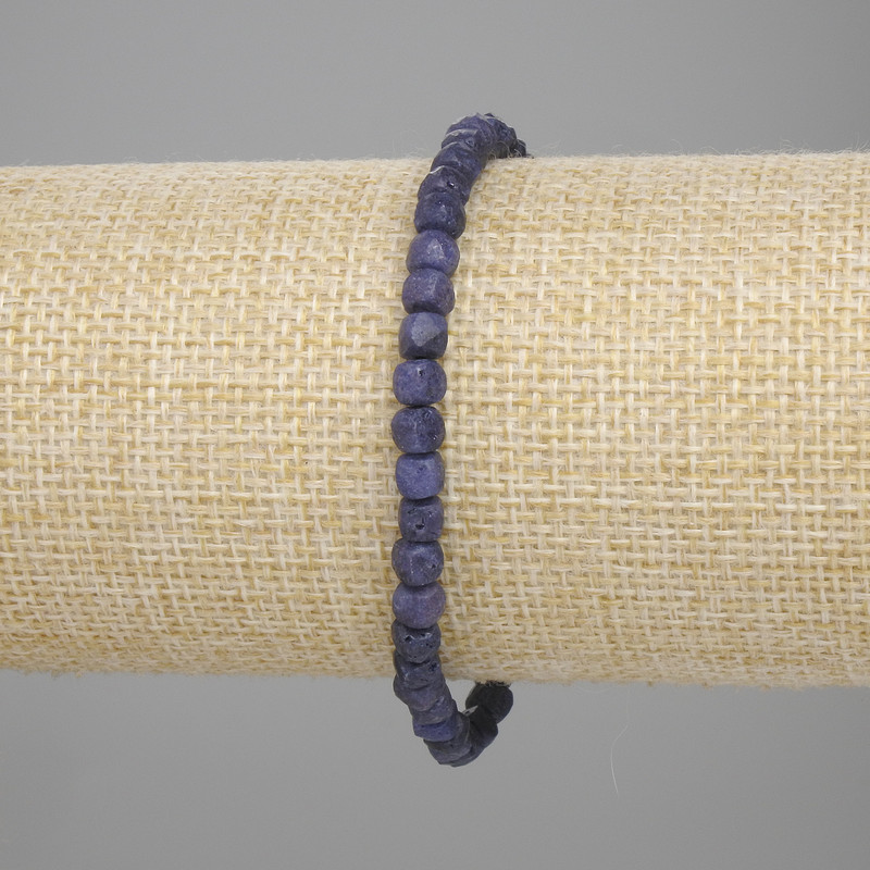 Bracelet Sapphire faceted cube, diameter 4x4mm+-, length 18cm+- stretch