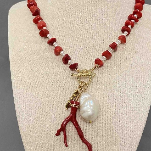 Necklace Coral Chip, 8–10 mm dia. Coral chips with oval freshwater pearls 4×3 mm+ with pendants Twig and Baroque pearl, length 43 cm +Toggle